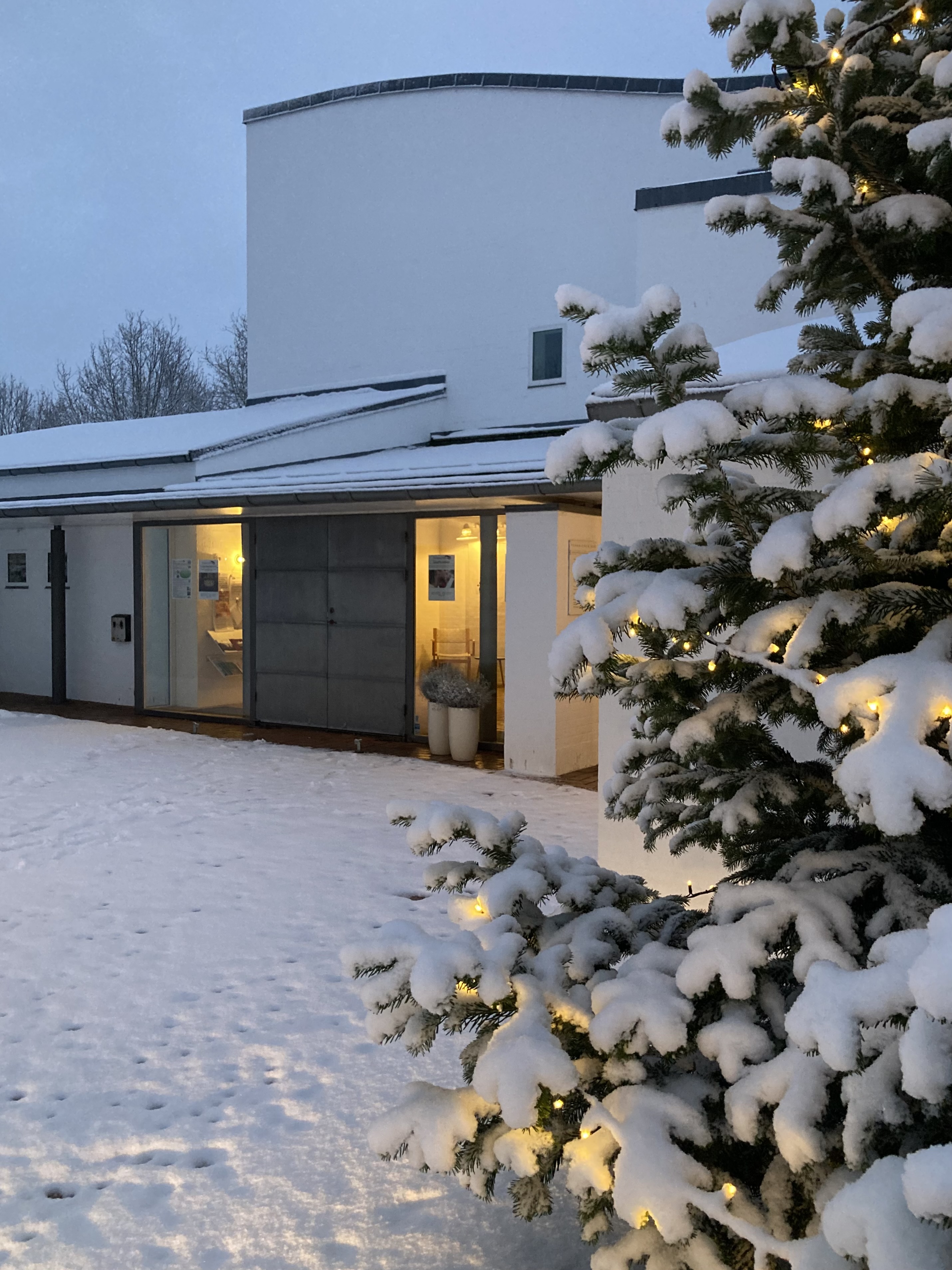 Minikonfirmander deltager i palmesøndagsgudstjenesten i Tornbjerg Kirke.